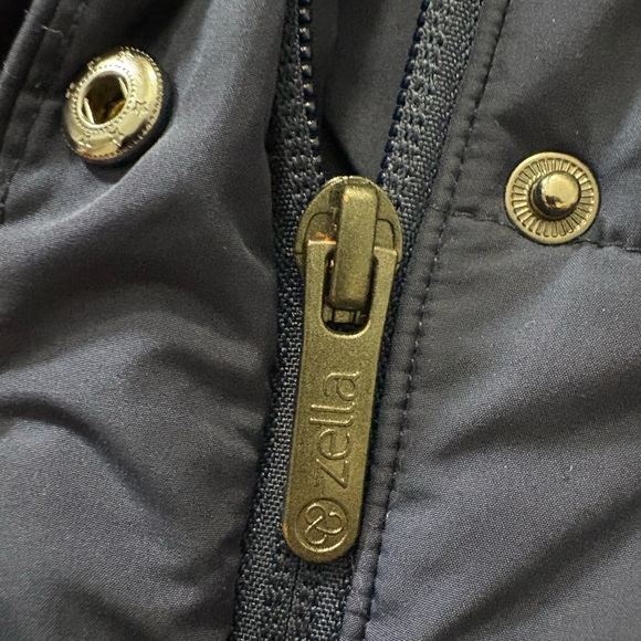 Zella Coco Hybrid Zelfusion Puffer
Vest. Navy Sleeveless Fleece Moisture Wicking - Picture 11 of 14